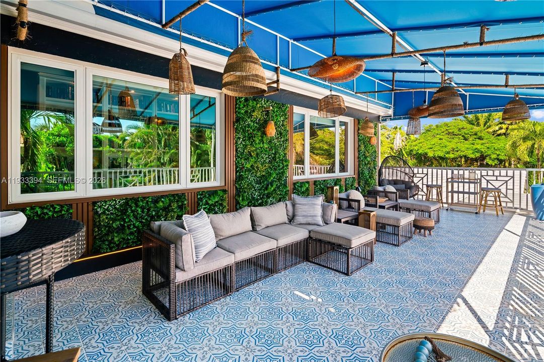 На продажу: $8,699,000 (6 спален, 5 ванн, 5089 Квадратных фут)