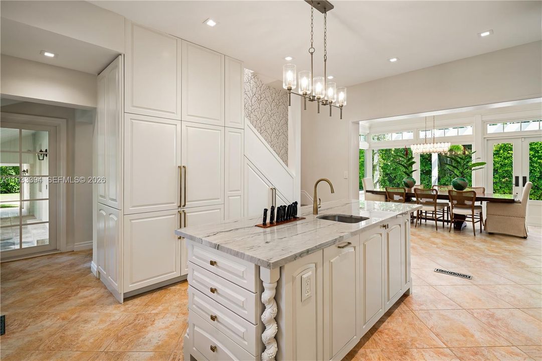 На продажу: $8,699,000 (6 спален, 5 ванн, 5089 Квадратных фут)