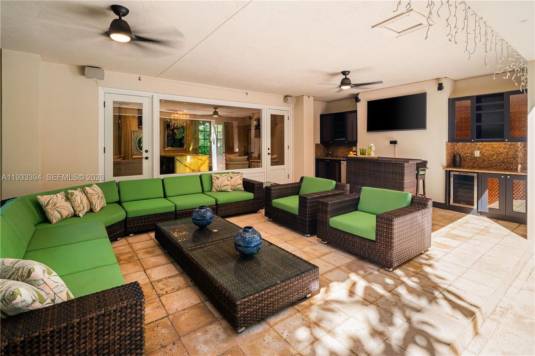 На продажу: $8,699,000 (6 спален, 5 ванн, 5089 Квадратных фут)