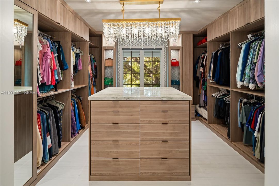 На продажу: $8,699,000 (6 спален, 5 ванн, 5089 Квадратных фут)