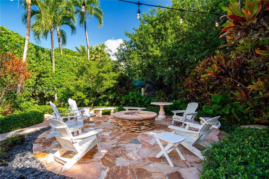 На продажу: $8,699,000 (6 спален, 5 ванн, 5089 Квадратных фут)