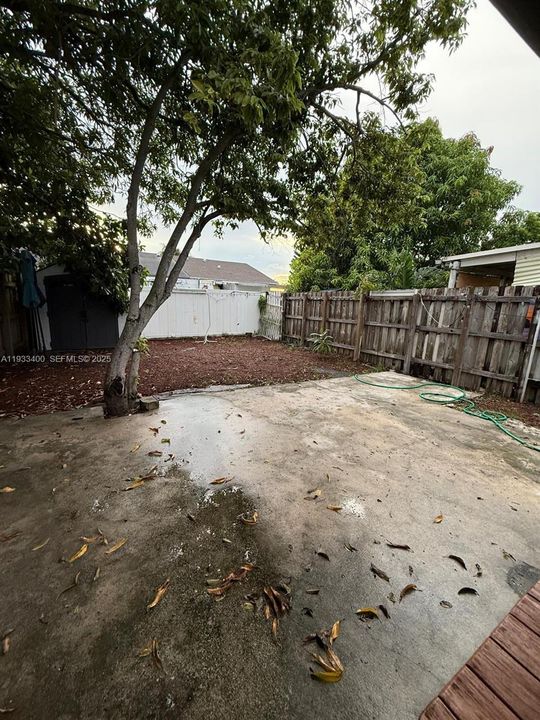 For Sale: $319,000 (2 beds, 2 baths, 944 Square Feet)