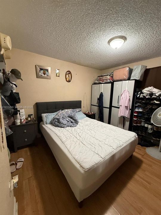 For Sale: $319,000 (2 beds, 2 baths, 944 Square Feet)