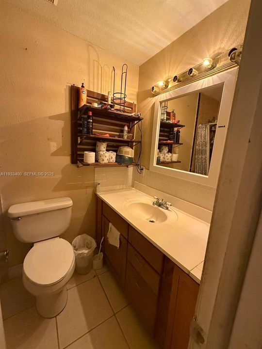 For Sale: $319,000 (2 beds, 2 baths, 944 Square Feet)