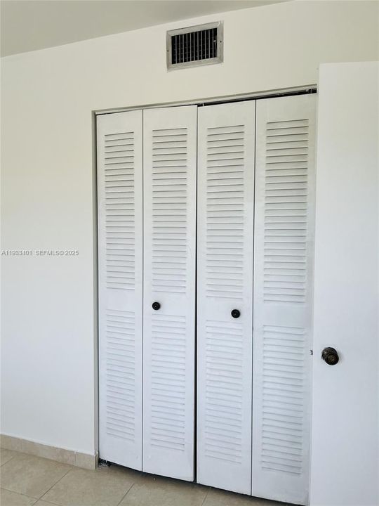 For Rent: $2,200 (2 beds, 1 baths, 804 Square Feet)