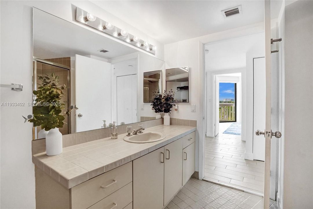 En Renta: $6,800 (3 camas, 3 baños, 1840 Pies cuadrados)