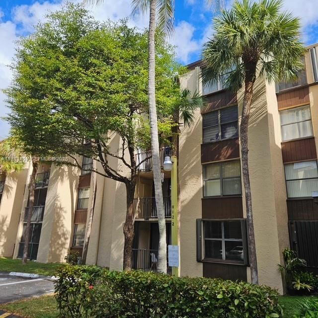 For Sale: $199,000 (1 beds, 1 baths, 614 Square Feet)