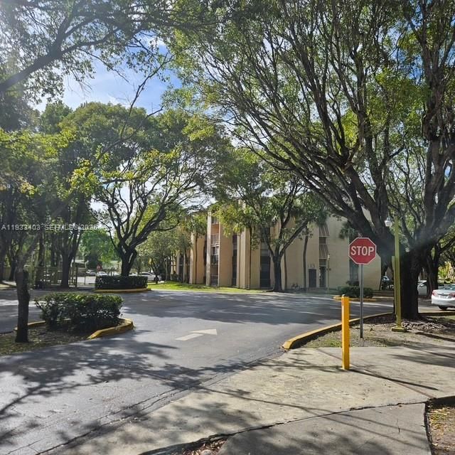 For Sale: $199,000 (1 beds, 1 baths, 614 Square Feet)