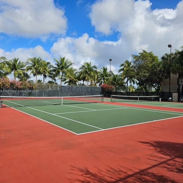 For Sale: $199,000 (1 beds, 1 baths, 614 Square Feet)