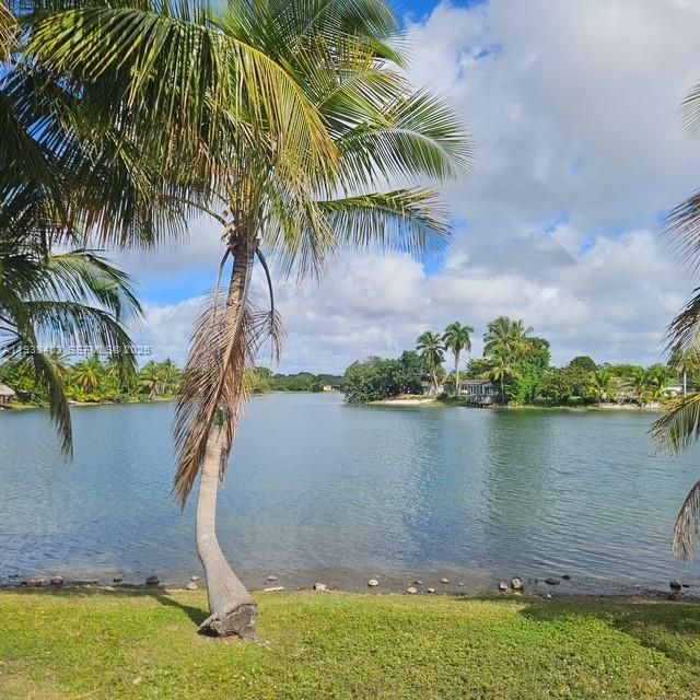 For Sale: $199,000 (1 beds, 1 baths, 614 Square Feet)