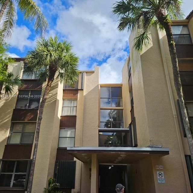 For Sale: $199,000 (1 beds, 1 baths, 614 Square Feet)