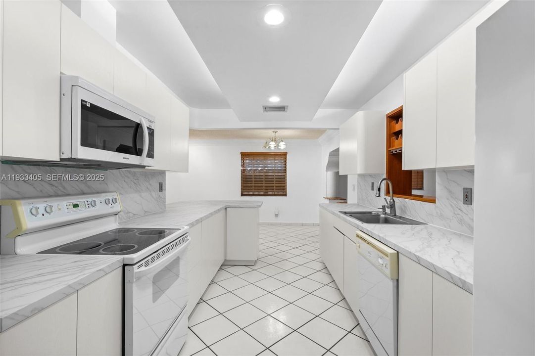 出租: $2,500 (1 贝兹, 1 浴室, 2076 平方英尺)