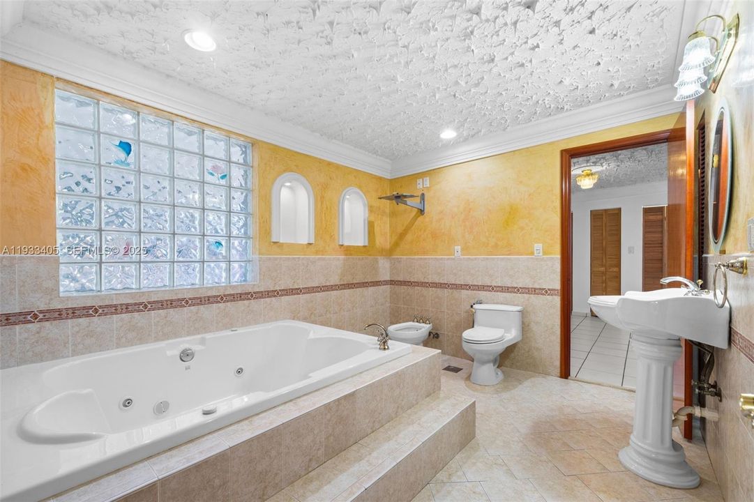 出租: $2,500 (1 贝兹, 1 浴室, 2076 平方英尺)