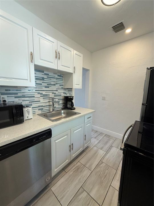 For Rent: $2,700 (2 beds, 1 baths, 650 Square Feet)