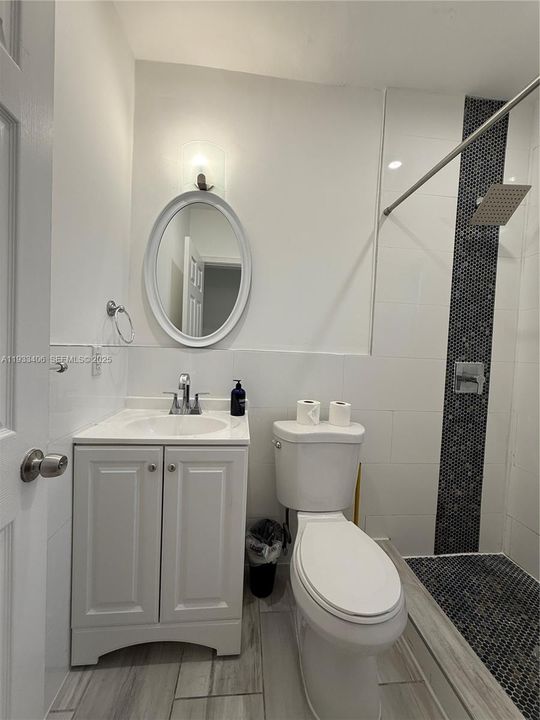 For Rent: $2,700 (2 beds, 1 baths, 650 Square Feet)