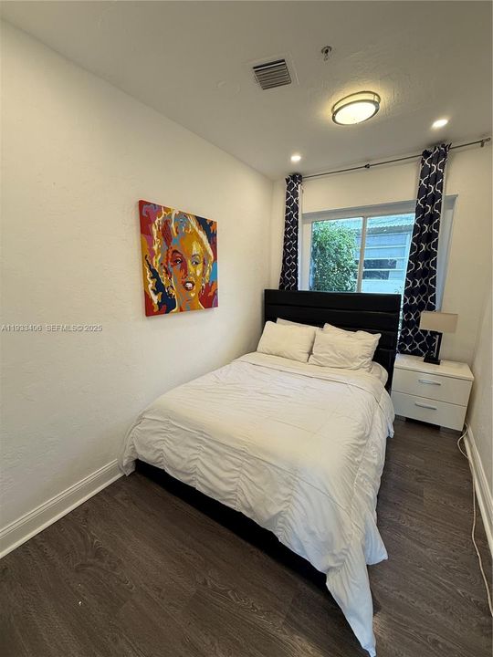 For Rent: $2,700 (2 beds, 1 baths, 650 Square Feet)