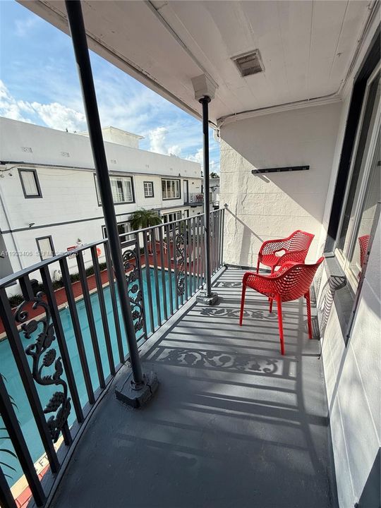 For Rent: $2,700 (2 beds, 1 baths, 650 Square Feet)