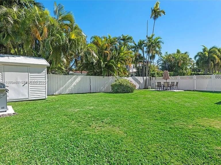 В аренду: $16,000 (4 спален, 3 ванн, 2180 Квадратных фут)