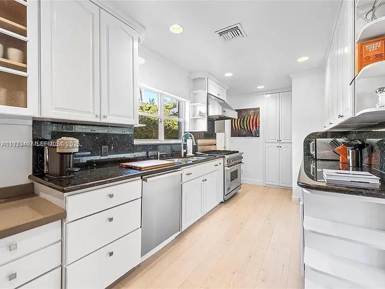 В аренду: $16,000 (4 спален, 3 ванн, 2180 Квадратных фут)