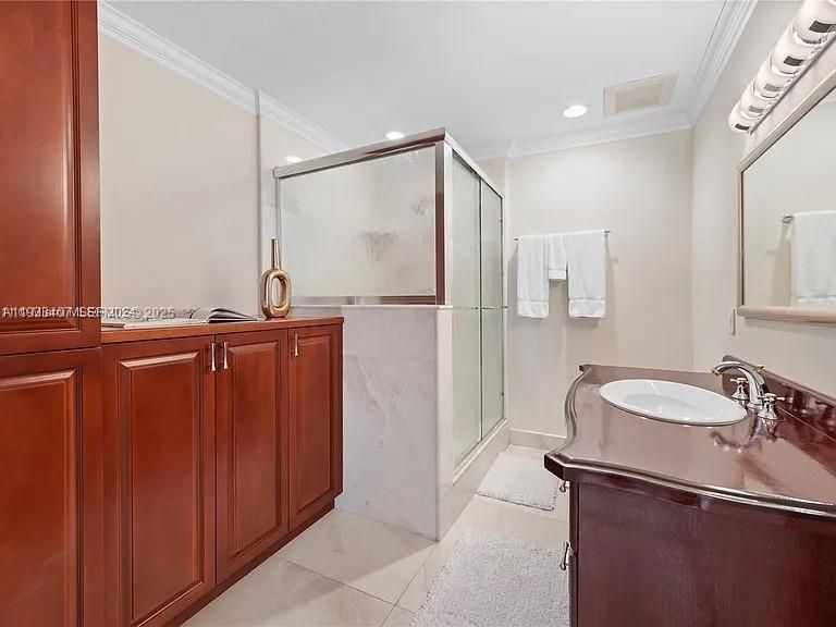 В аренду: $16,000 (4 спален, 3 ванн, 2180 Квадратных фут)