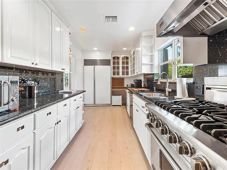 В аренду: $16,000 (4 спален, 3 ванн, 2180 Квадратных фут)