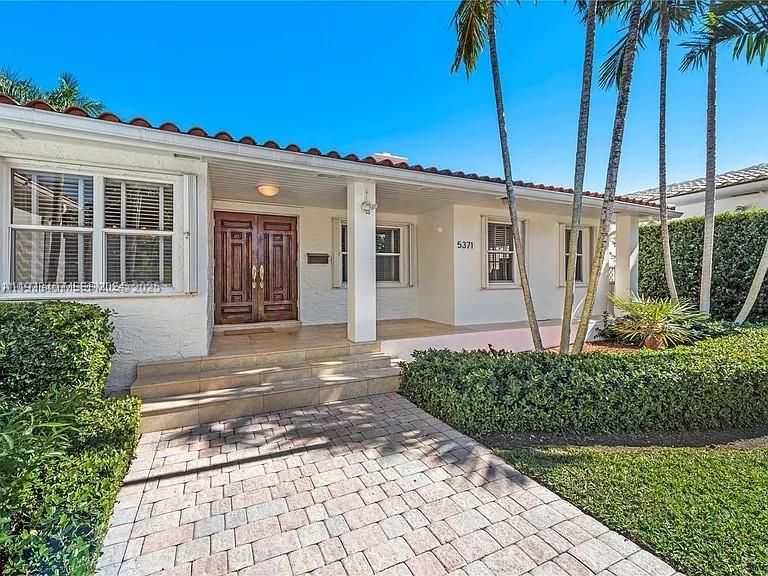 В аренду: $16,000 (4 спален, 3 ванн, 2180 Квадратных фут)