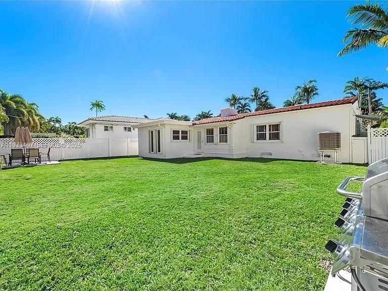 В аренду: $16,000 (4 спален, 3 ванн, 2180 Квадратных фут)