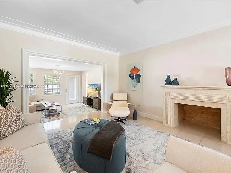 В аренду: $16,000 (4 спален, 3 ванн, 2180 Квадратных фут)