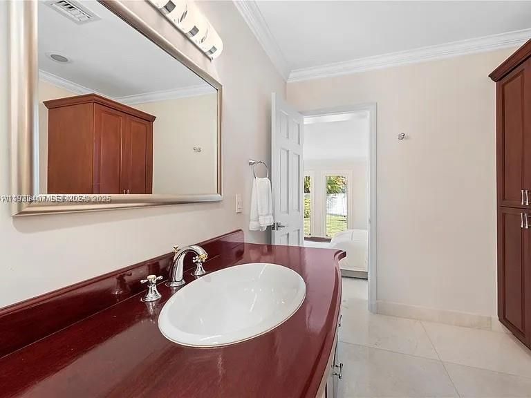 В аренду: $16,000 (4 спален, 3 ванн, 2180 Квадратных фут)