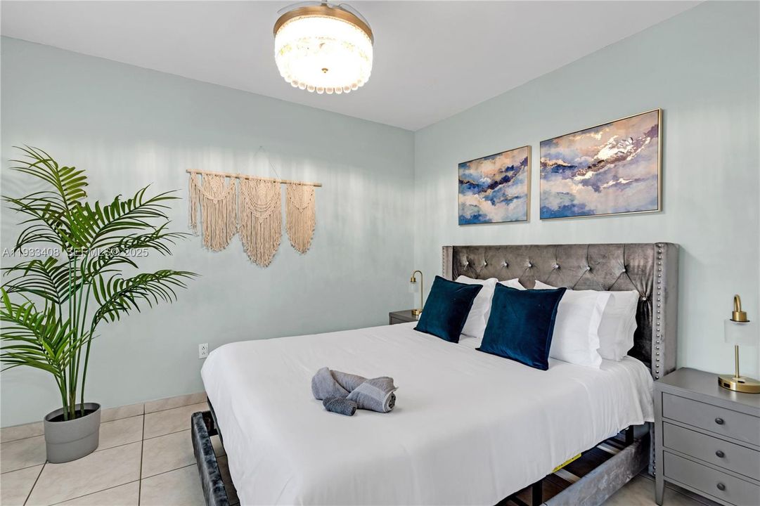 出租: $5,000 (4 贝兹, 2 浴室, 2360 平方英尺)