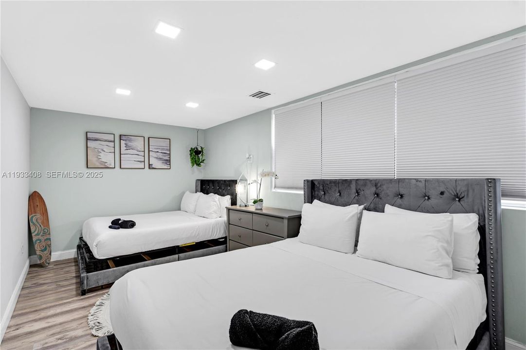 出租: $5,000 (4 贝兹, 2 浴室, 2360 平方英尺)