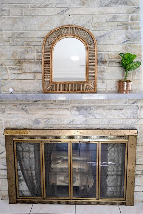 出租: $5,000 (4 贝兹, 2 浴室, 2360 平方英尺)