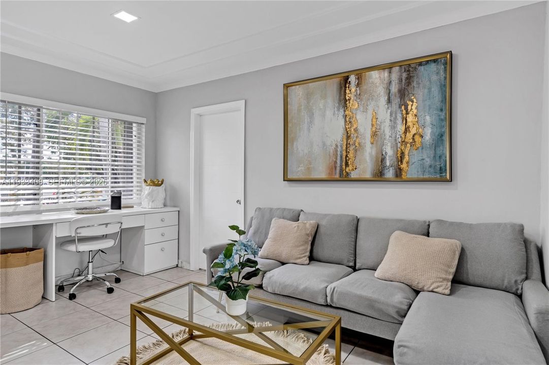 出租: $5,000 (4 贝兹, 2 浴室, 2360 平方英尺)