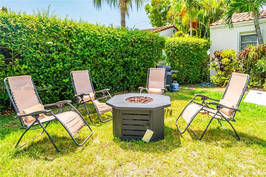 出租: $5,000 (4 贝兹, 2 浴室, 2360 平方英尺)