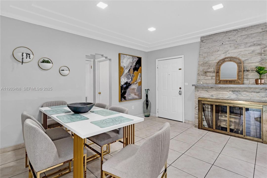 出租: $5,000 (4 贝兹, 2 浴室, 2360 平方英尺)