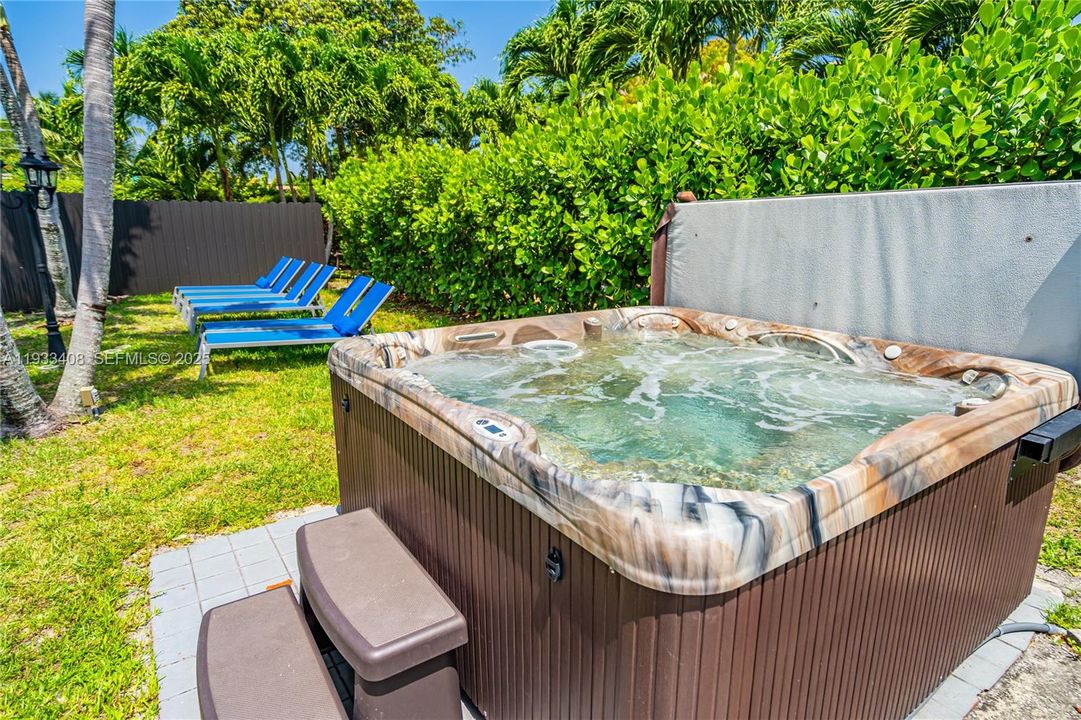 出租: $5,000 (4 贝兹, 2 浴室, 2360 平方英尺)