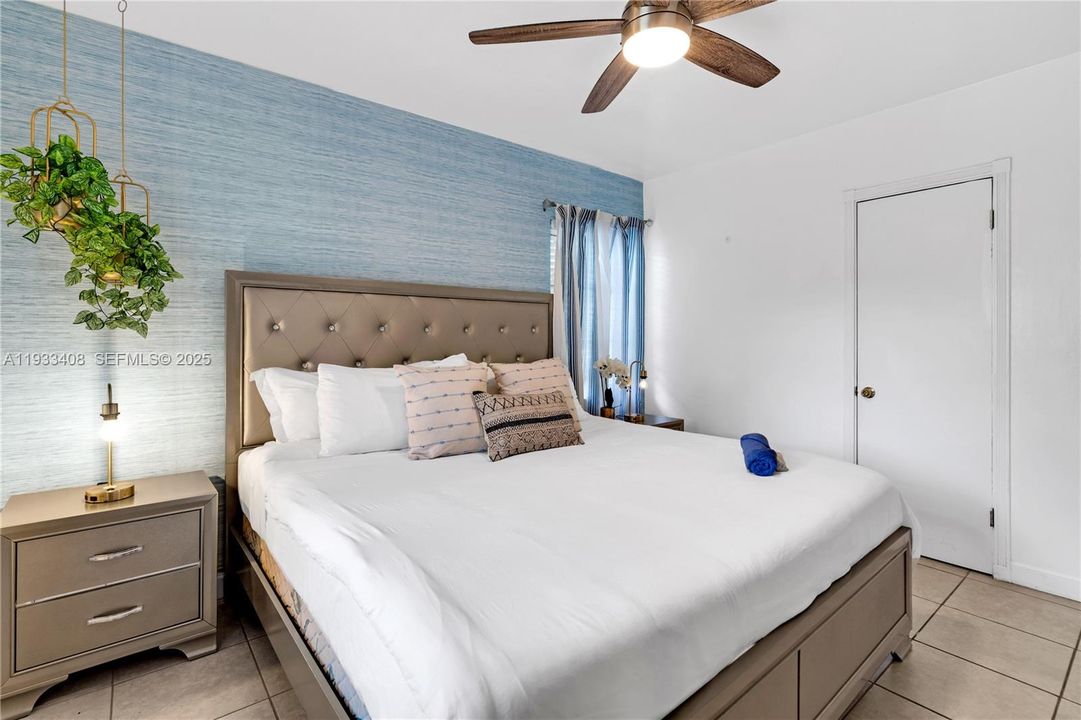 出租: $5,000 (4 贝兹, 2 浴室, 2360 平方英尺)