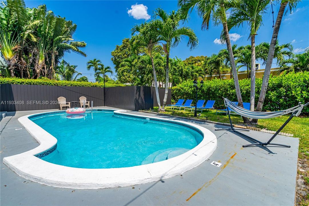 出租: $5,000 (4 贝兹, 2 浴室, 2360 平方英尺)