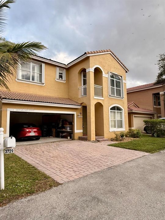 В аренду: $4,750 (4 спален, 2 ванн, 2525 Квадратных фут)