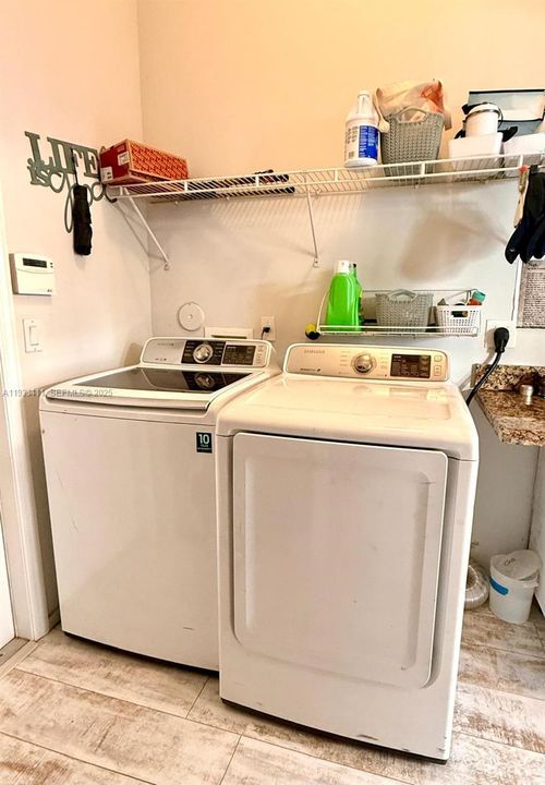 В аренду: $4,750 (4 спален, 2 ванн, 2525 Квадратных фут)