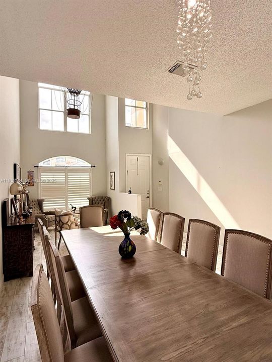 В аренду: $4,750 (4 спален, 2 ванн, 2525 Квадратных фут)