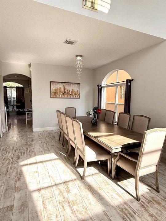 В аренду: $4,750 (4 спален, 2 ванн, 2525 Квадратных фут)