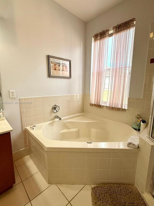 В аренду: $4,750 (4 спален, 2 ванн, 2525 Квадратных фут)