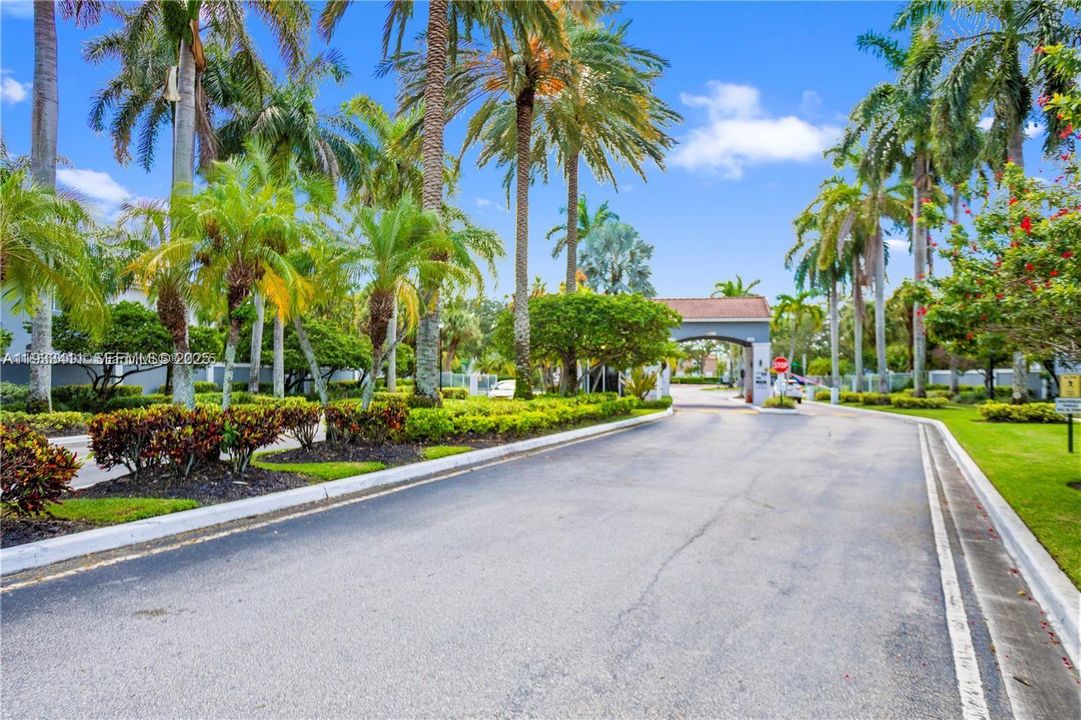 В аренду: $4,750 (4 спален, 2 ванн, 2525 Квадратных фут)