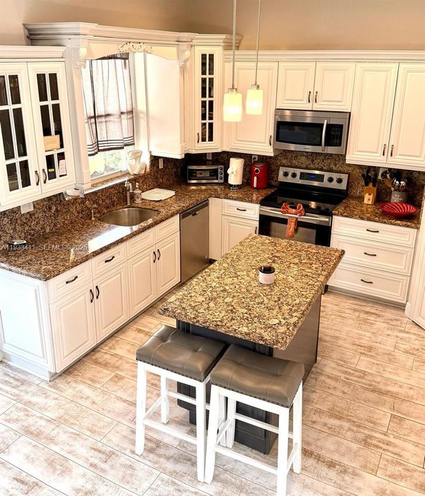 В аренду: $4,750 (4 спален, 2 ванн, 2525 Квадратных фут)