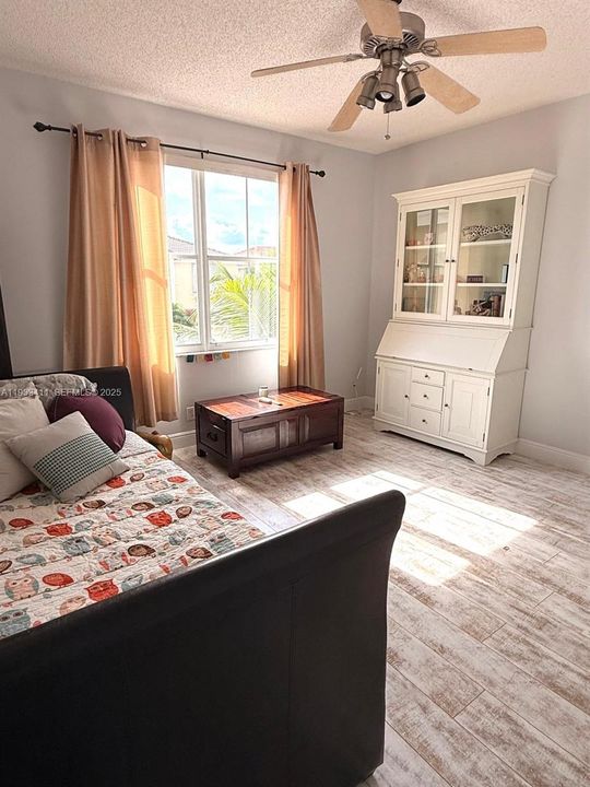 В аренду: $4,750 (4 спален, 2 ванн, 2525 Квадратных фут)