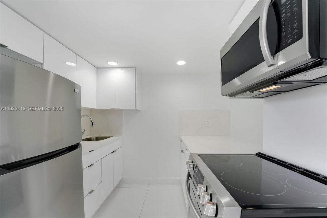 For Rent: $2,300 (2 beds, 2 baths, 608 Square Feet)