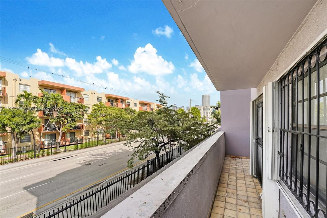 For Rent: $2,300 (2 beds, 2 baths, 608 Square Feet)