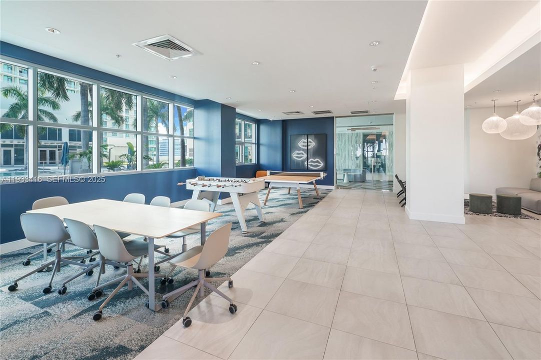 На продажу: $800,000 (2 спален, 2 ванн, 1181 Квадратных фут)