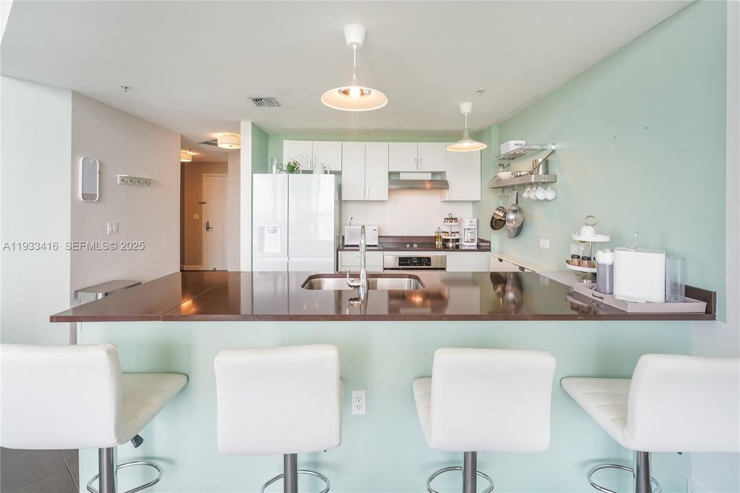 На продажу: $800,000 (2 спален, 2 ванн, 1181 Квадратных фут)